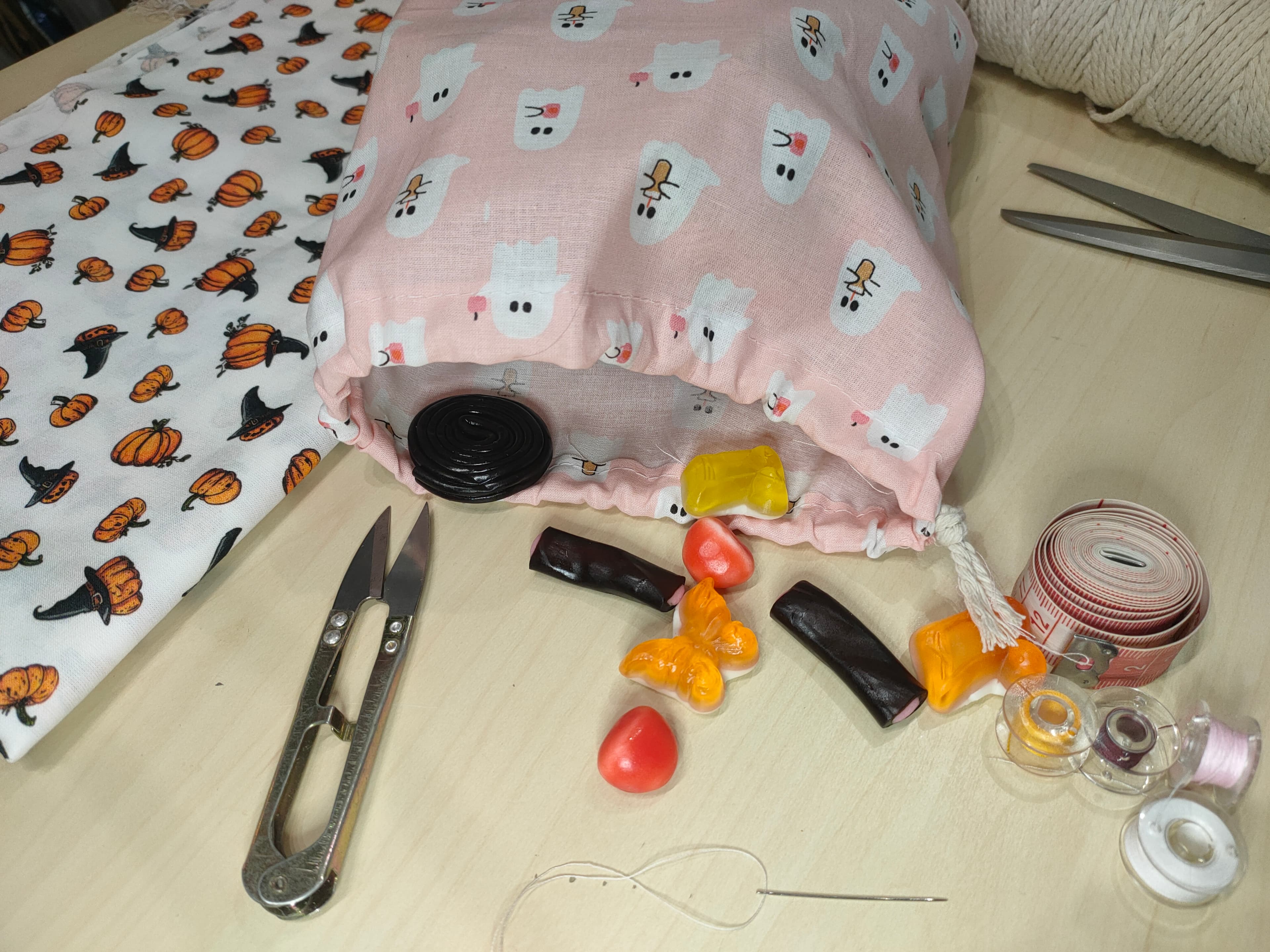 Atelier couture pochon à la main